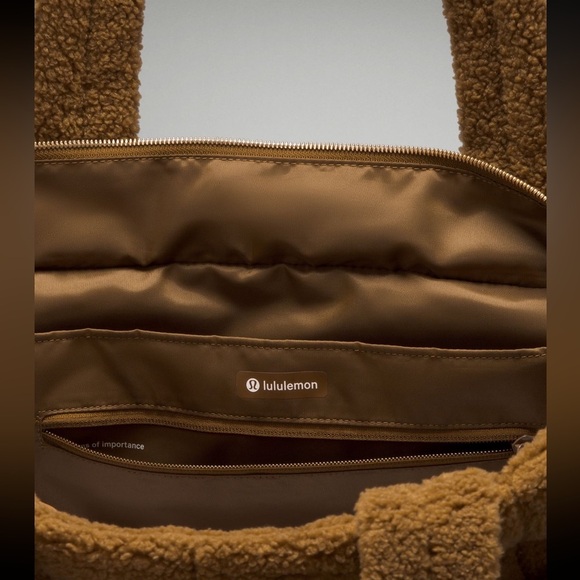 NWT Lululemon Quilted Grid Tote Bag 26L *Fleece / Burnt  Caramel - Picture 3 of 5